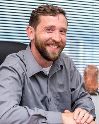 Headshot of Timothy Holt