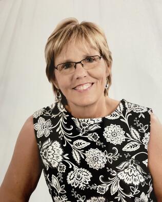 Headshot of Mary Dee-Baisley