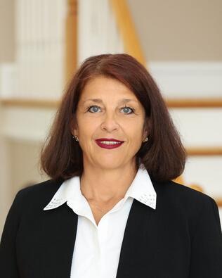 Headshot of Iryna Pelykh
