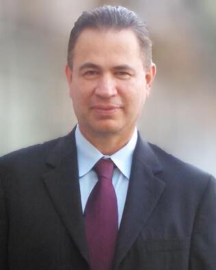 Headshot of Oscar Loayza