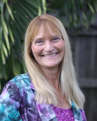 Headshot of Robin Casto