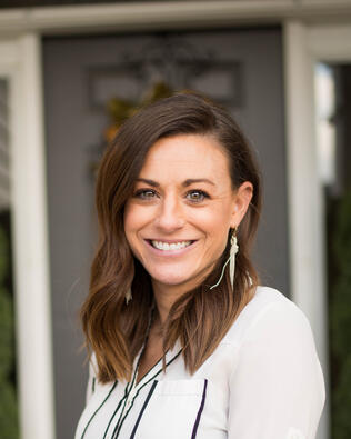 Headshot of Laura Listebarger
