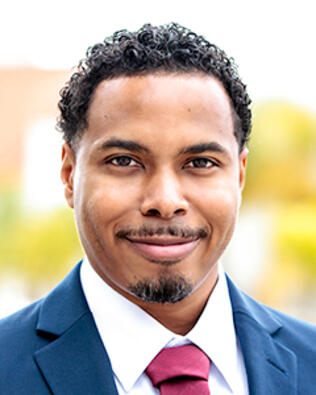 Headshot of Jason Fellows