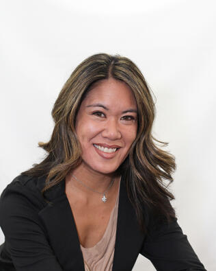 Headshot of Corinne Mendoza