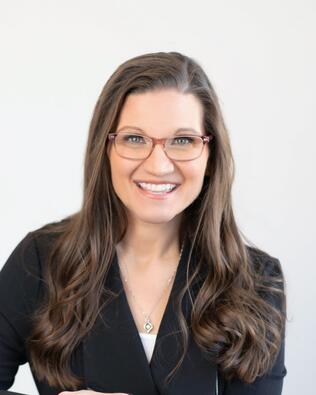 Headshot of Leslie Benson