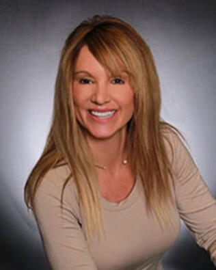 Headshot of Kimberley Fox