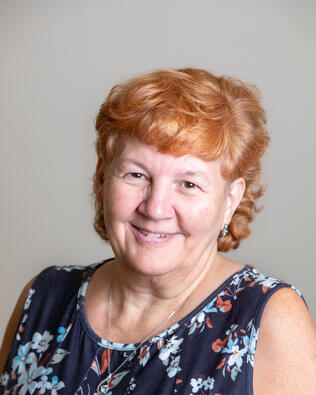 Headshot of Kirsten Davis