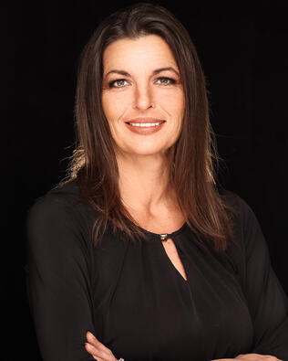 Headshot of Sarah Savarino