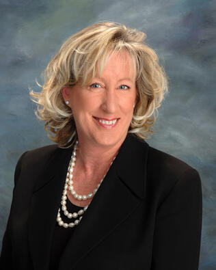 Headshot of Roberta Nowitzki