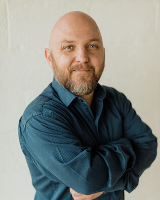 Headshot of Gregory Henderson