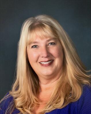 Headshot of Amy Carlson