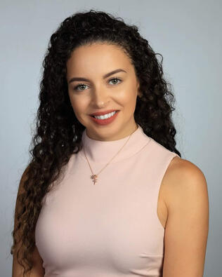 Headshot of Amanda Cicchetti