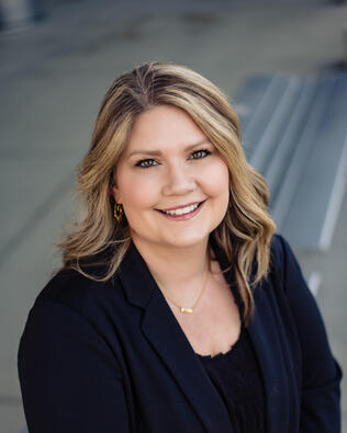 Headshot of Lacy Gomez