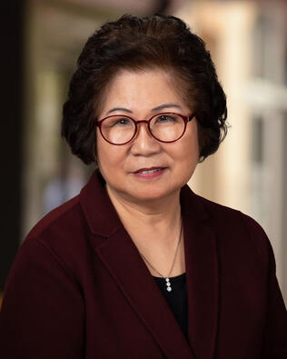 Headshot of Katie Nelson