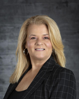 Headshot of Cindy Holbin