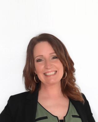 Headshot of Lori Piechowski