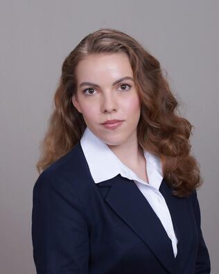 Headshot of Dorothy Linn