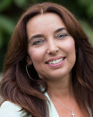 Headshot of Linda Kalkhurst