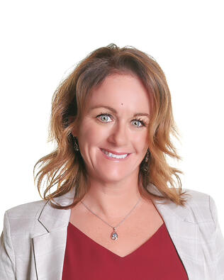 Headshot of Sarah Hoefer