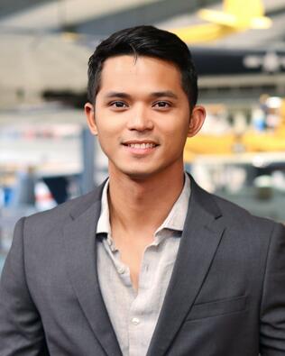 Headshot of Viktor Cadiente