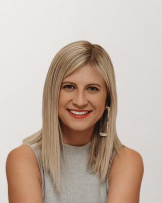 Headshot of Amanda Edgington