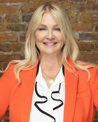 Headshot of Carolyn Rettig