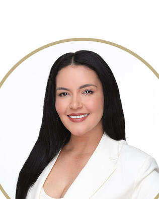 Headshot of Elena Robles