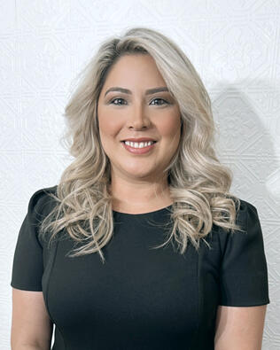 Headshot of Elizabeth Torres