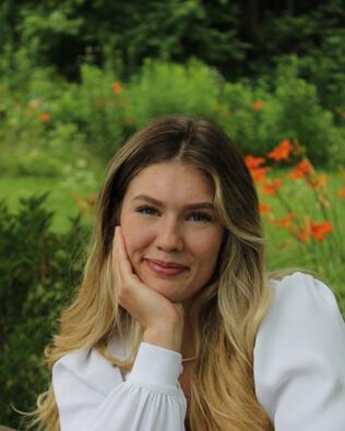 Headshot of Natalie Vredeveld