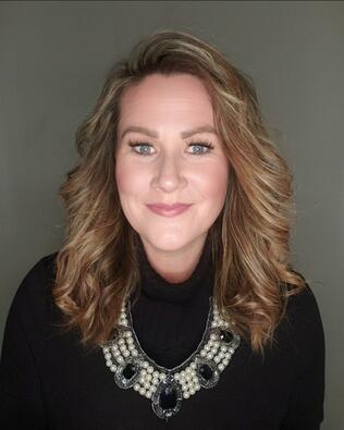 Headshot of Roxanne Craft