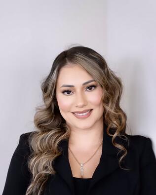 Headshot of Selene Serna Larios
