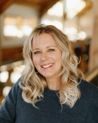Headshot of Tammi Winbauer