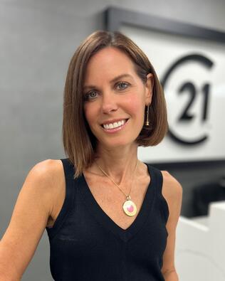 Headshot of Heather Kozak