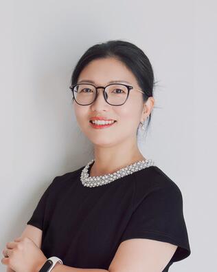 Headshot of Julia Wang