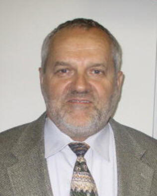 Headshot of Piotr Zapendowski