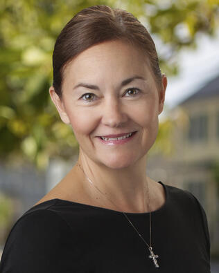 Headshot of Laura McLeod