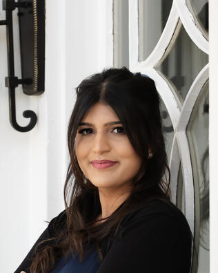 Headshot of Isha Iqbal