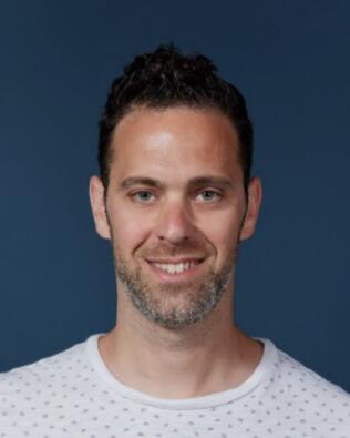 Headshot of Avichai Werdeshaim