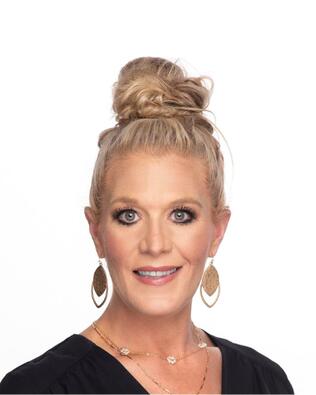 Headshot of Ashlee Erickson-Trainer