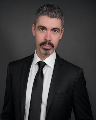 Headshot of Thomas Barr