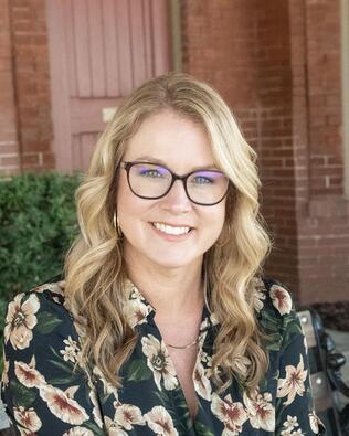 Headshot of Ashley Hendry