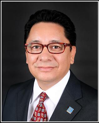 Headshot of Luis Juarez