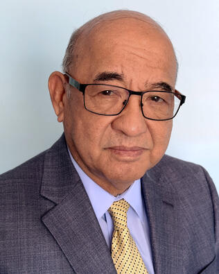Headshot of Miguel Leon