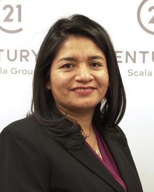 Headshot of Carmen Alvarado