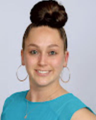 Headshot of Alison Lind-Boomer