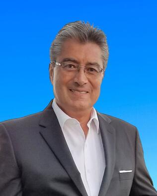 Headshot of Alexander Valentin