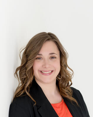 Headshot of Amanda Arnold