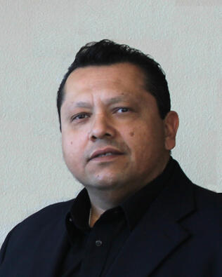 Headshot of Guillermo Esquivel