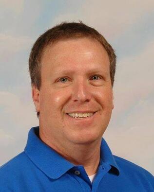 Headshot of Deron Saylor