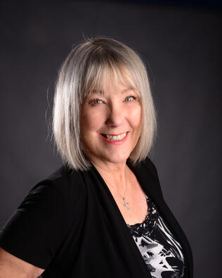 Headshot of Cynthia Campman